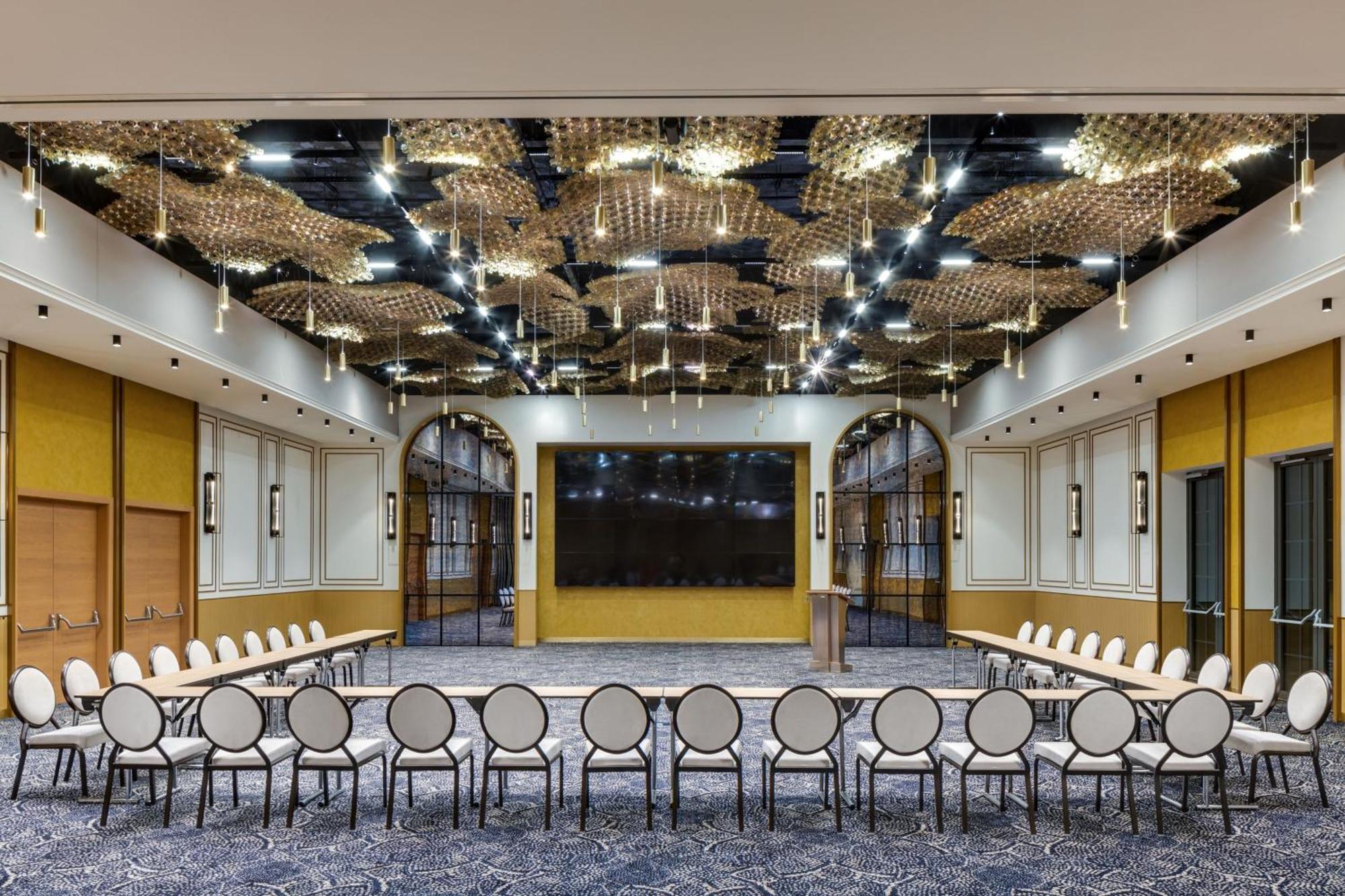 מלון Courtyard By Marriott Cluj - Napoca Downtown מראה חיצוני תמונה