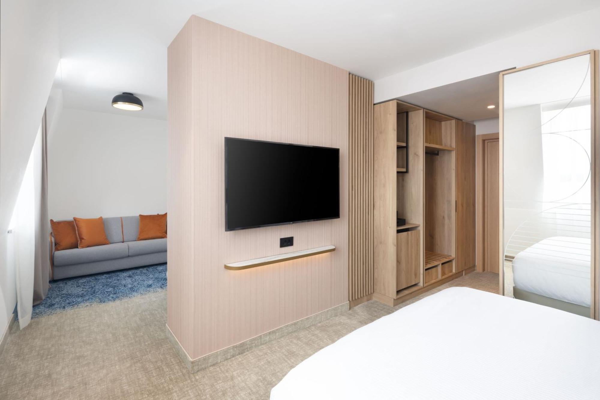 מלון Courtyard By Marriott Cluj - Napoca Downtown מראה חיצוני תמונה